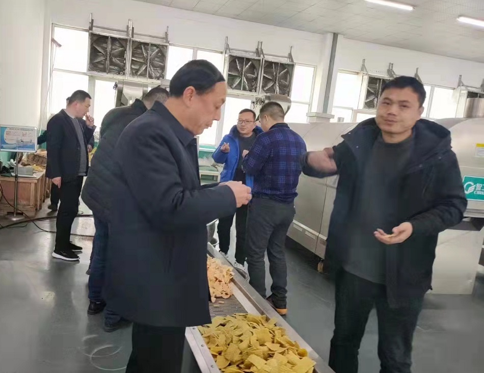 許昌智工小型流水線(xiàn)電磁炒貨機(jī)