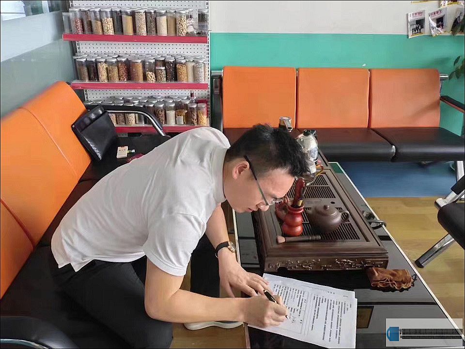海南江總來(lái)到許昌智工考察并現(xiàn)場(chǎng)訂購(gòu)炒貨設(shè)備