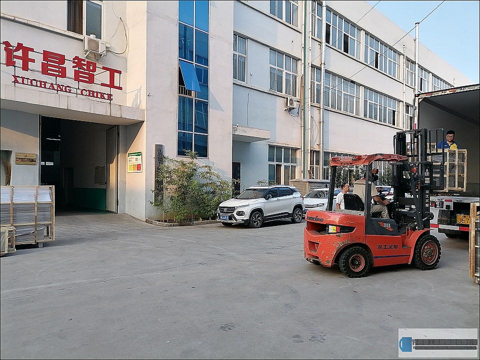 客戶(hù)訂購(gòu)物流前來(lái)裝車(chē)