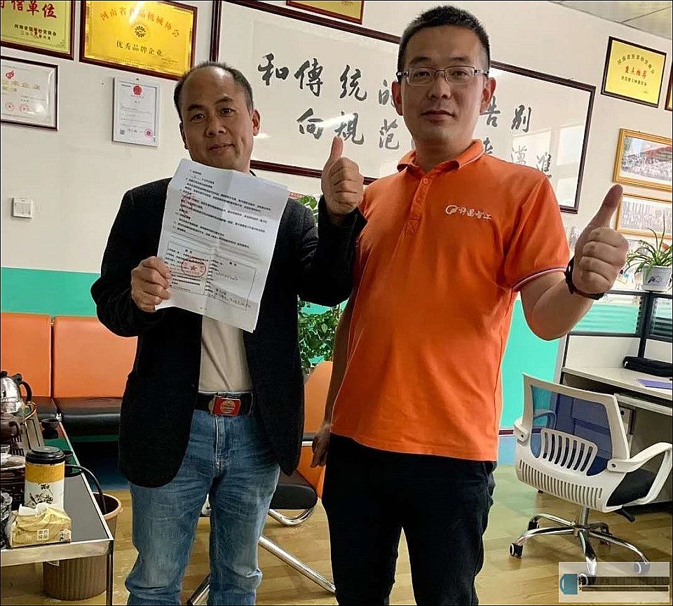 四川南充客戶來廠考察現(xiàn)場簽訂購機合同