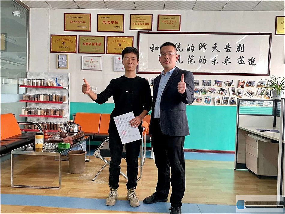 開封楊總來廠考察訂購DCCZ7-15電磁炒貨機