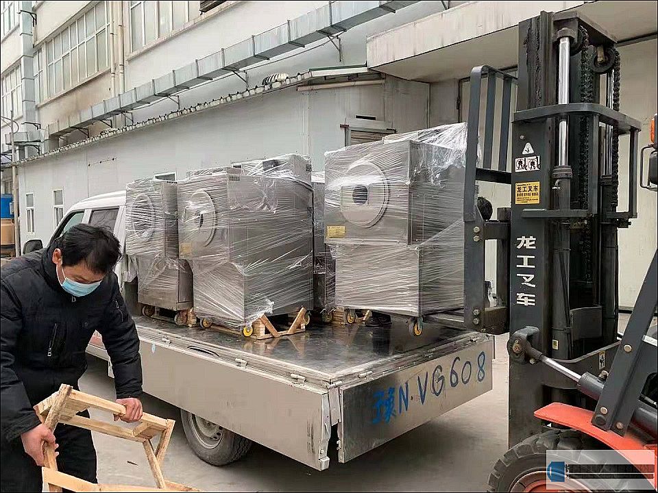 河南商丘客戶訂購(gòu)多臺(tái)炒貨機(jī)裝車發(fā)貨