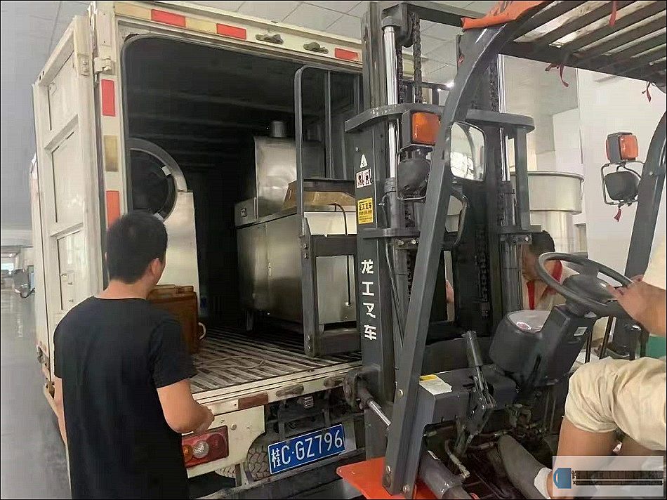 廣西桂林客戶訂購(gòu)兩米流水線炒米設(shè)備