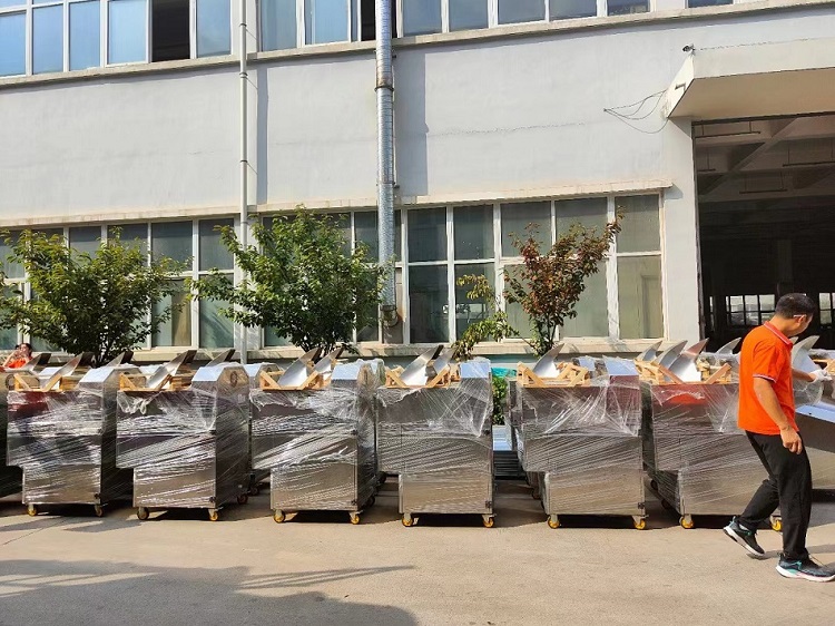 20臺小型電磁炒貨機發(fā)貨專車發(fā)往湖北荊州連鎖店