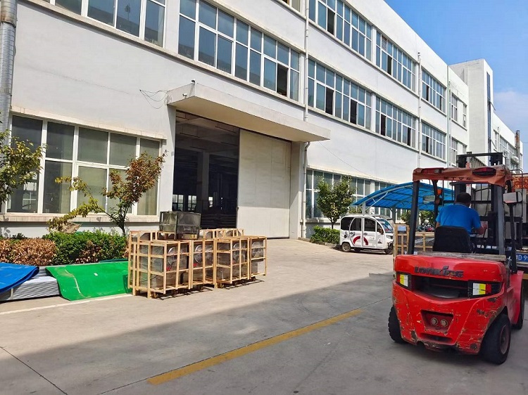 知名板栗連鎖品牌第六批電磁炒栗子機裝車發(fā)貨