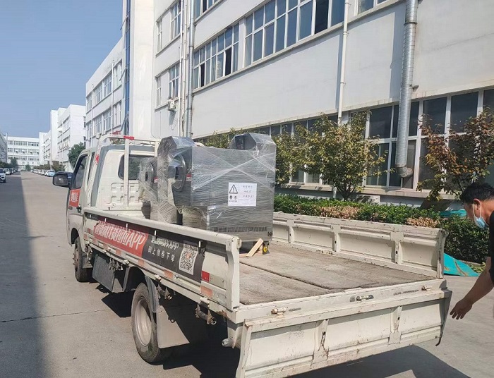 連鎖炒貨店再次提貨許昌智工三臺小型電磁炒貨機