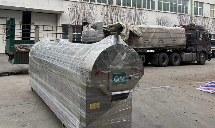 客戶訂購的四米電磁流水線炒貨機(jī)裝車發(fā)貨