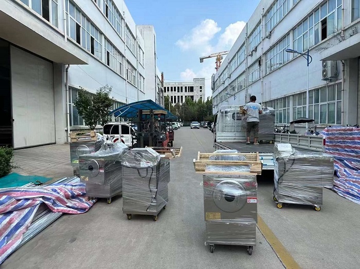 老客戶板栗炒貨店再次訂購(gòu)許昌智工7臺(tái)電磁炒貨機(jī)