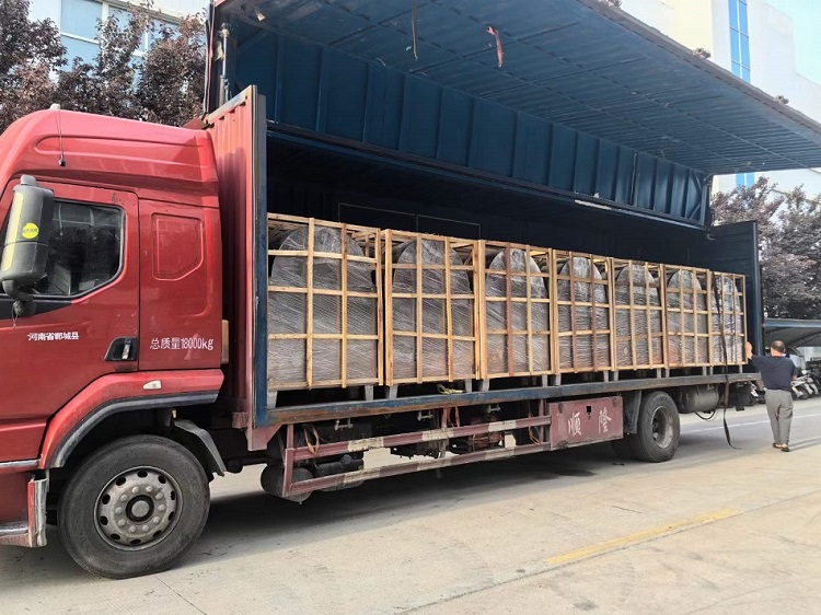 內蒙古客戶訂購的7臺中大型電磁炒貨機專車發(fā)貨