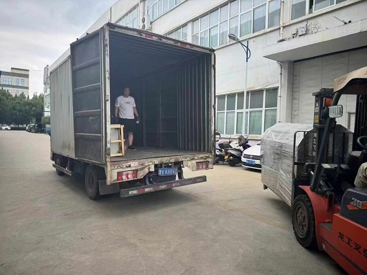 鄭州客戶來廠提貨中型多功能電磁炒貨機一臺