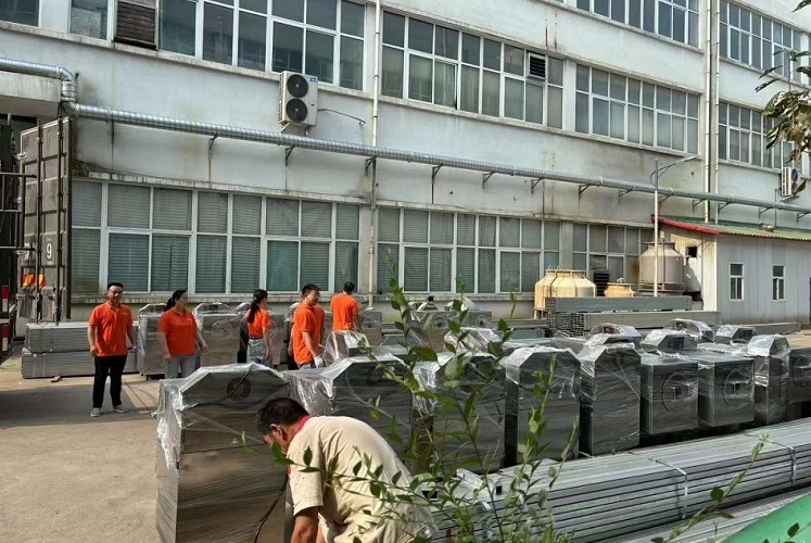 知名品牌栗滿多訂購的第二批20臺炒板栗機裝車發(fā)貨